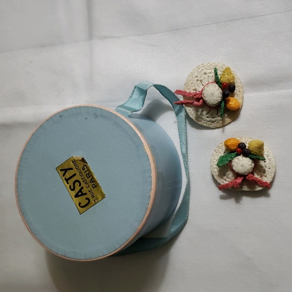 Vintage Crochet Hat Earrings - Picture 6 of 7